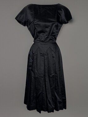VTG 50s Dynasty Cocktail Dress Black Silk Taffeta Darts Pleated Low Back Size XS